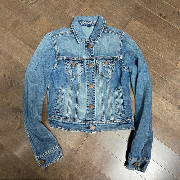 American Eagle Jean Jacket - Picture 10 of 10